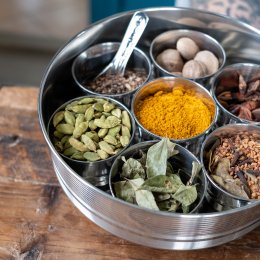 Indisk kryddförvaring masala dabba
