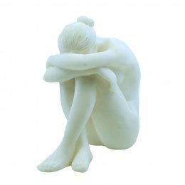 Kvinna staty sårbar i marmor