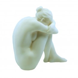 Kvinna staty sårbar i marmor